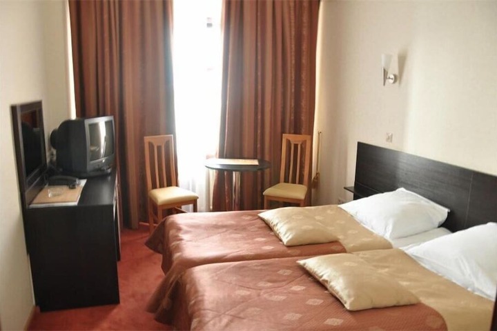 Room 9 of 23