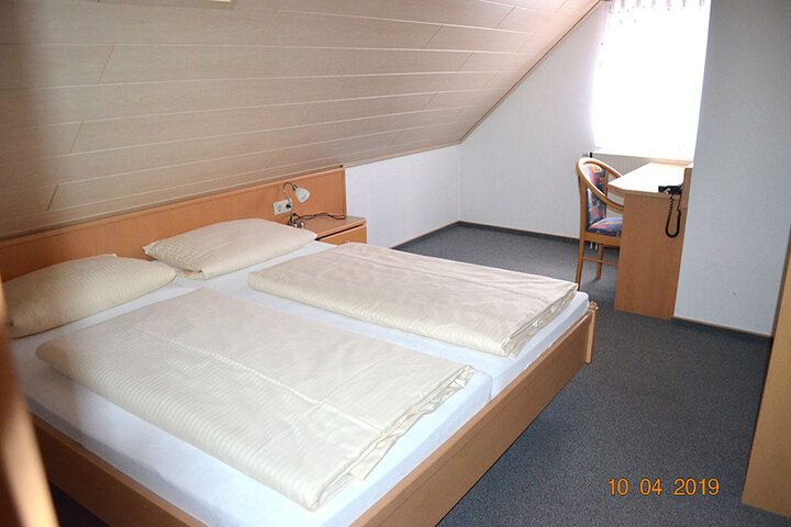 Room 12 of 30