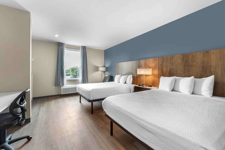 Standard Studio 1 Queen Bed (5 of 13)