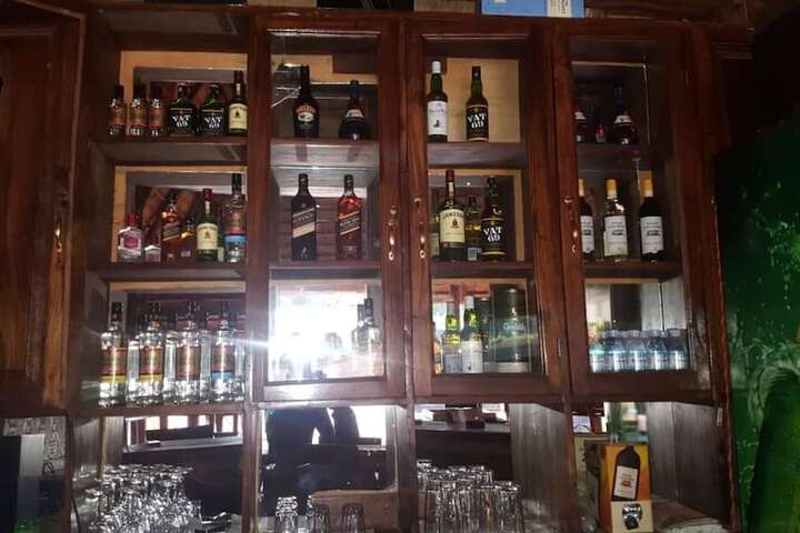 Lounge 7 of 14