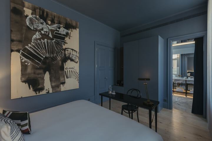 Room 52 of 204