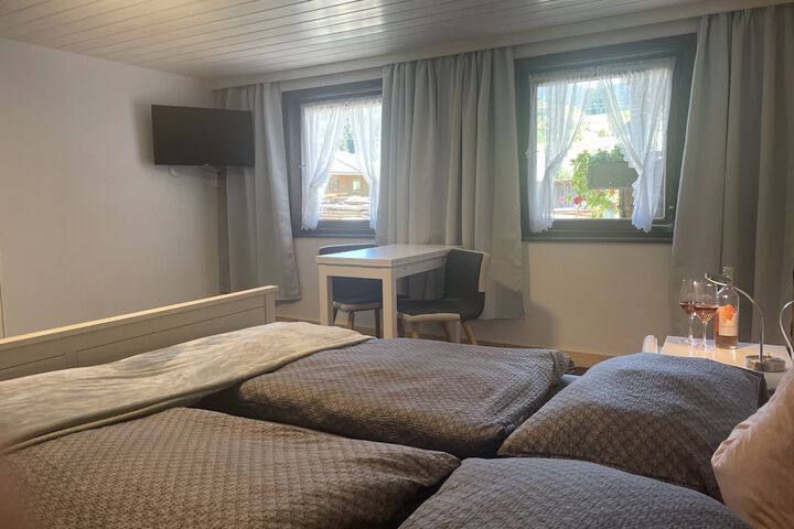 Room 9 of 97