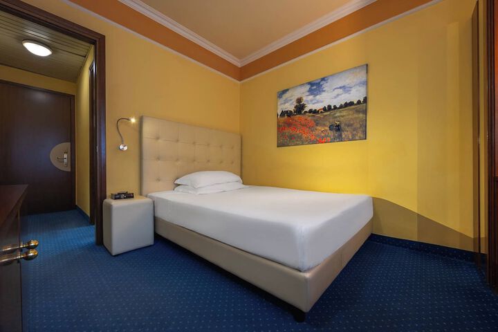 Room 21 of 42