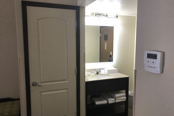 Room 27 of 62