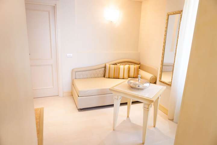 Room 43 of 119