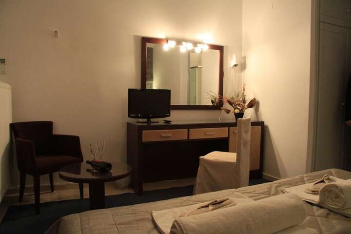 Room 9 of 33