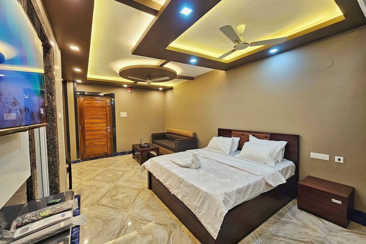 Room 3 of 12