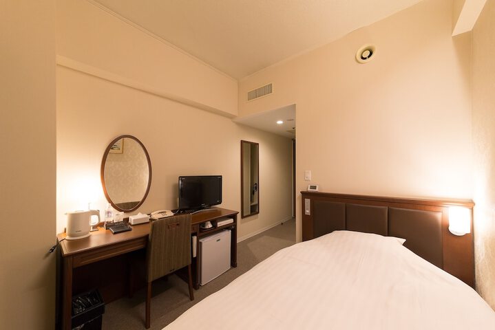 Room 3 of 92