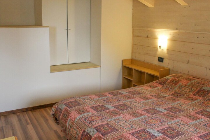 Room 4 of 19