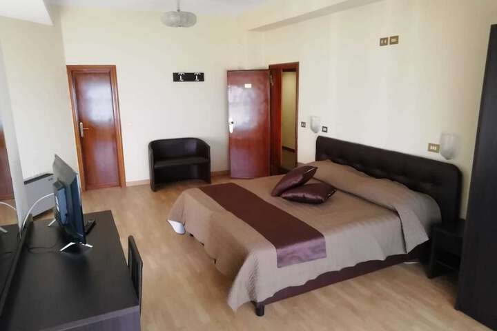 Room 12 of 32