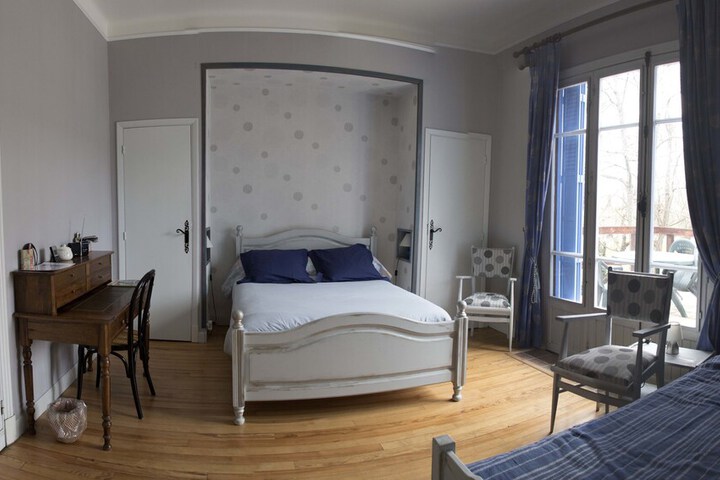 Room 3 of 21