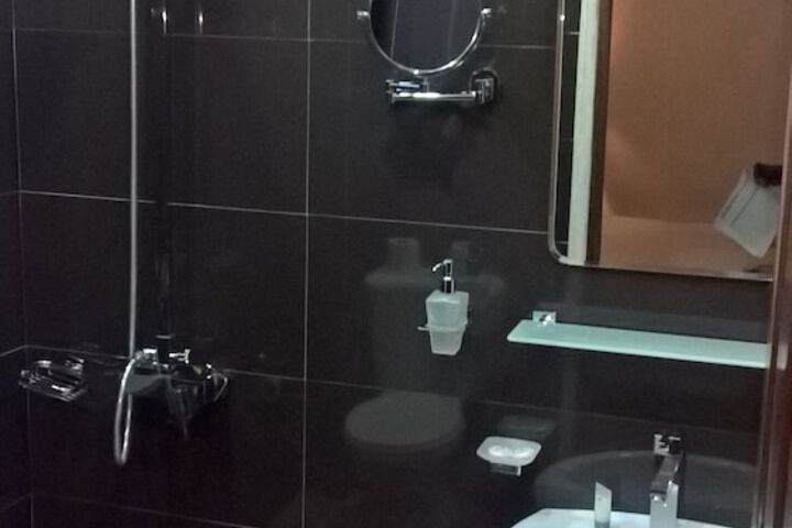 Room 42 of 103