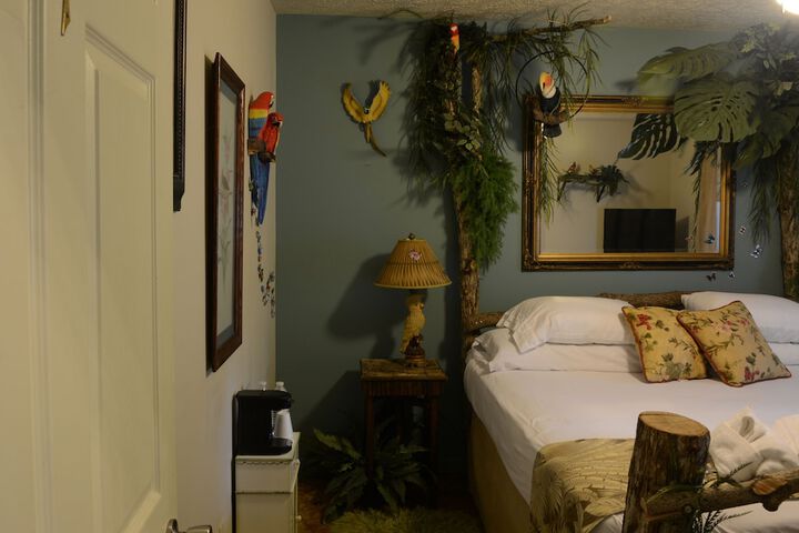 Room 32 of 51