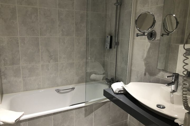 Room 151 of 225