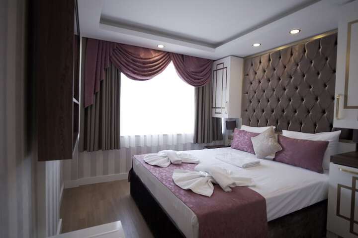 Room 9 of 76