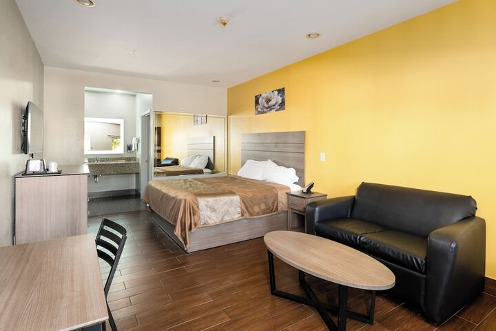 Room 5 of 76