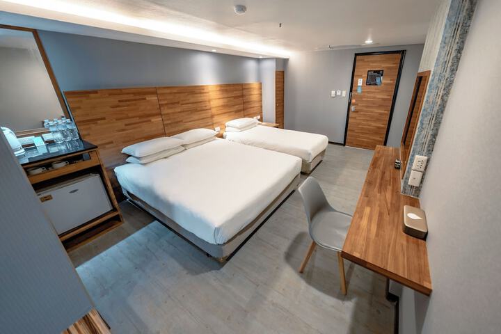 Room 13 of 46