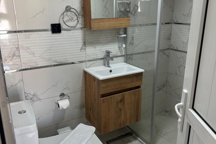 Room 32 of 105