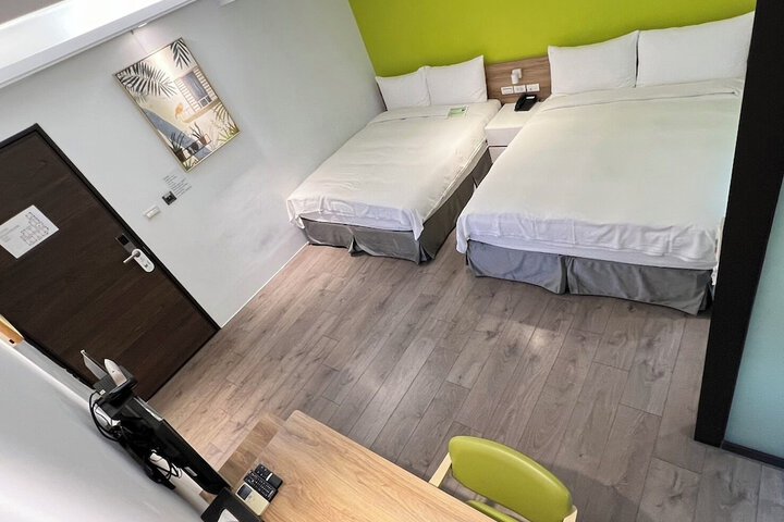 Room 34 of 94
