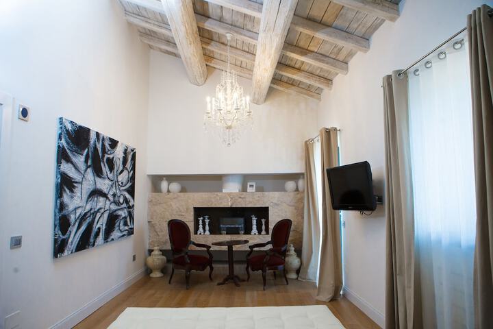Room 42 of 170