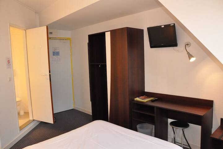Room 30 of 98