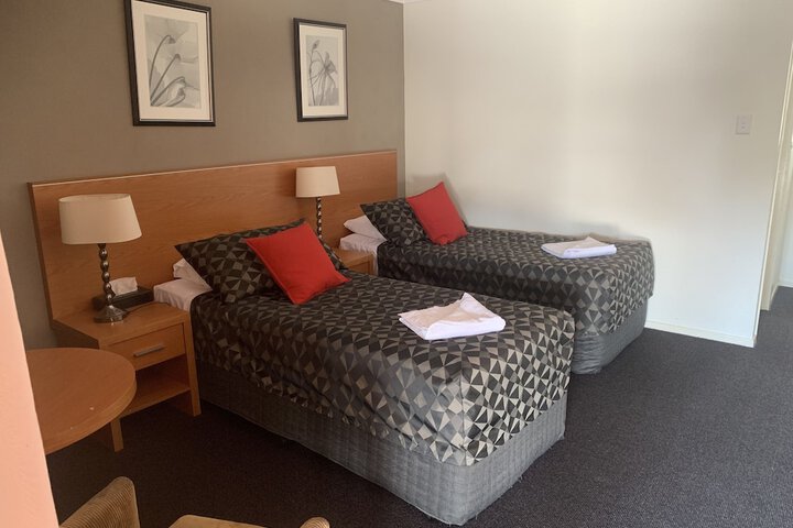 Room 4 of 18