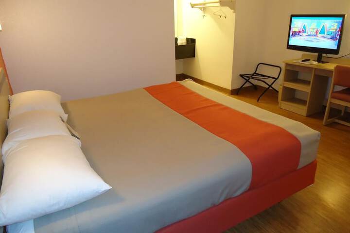Room 6 of 37