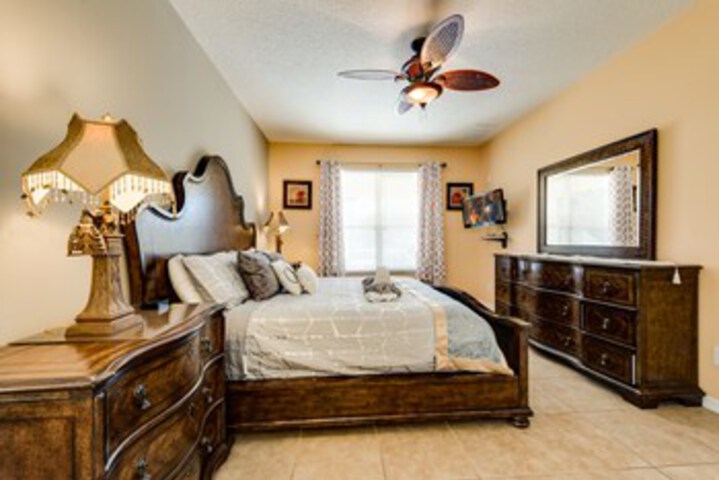 Room 143 of 272