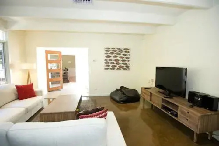 Room 8 of 12