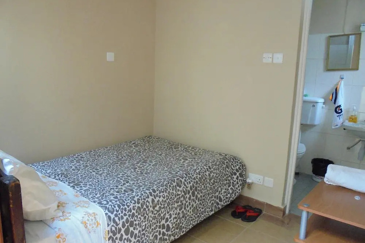 Room 3 of 16