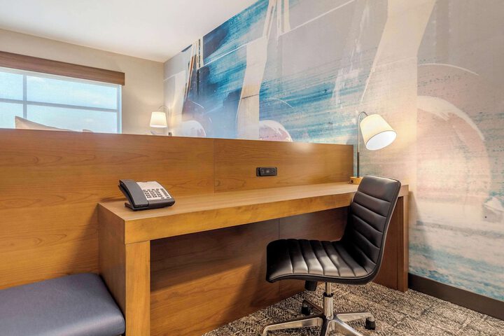 1 King Bed Accessible (2 of 16)