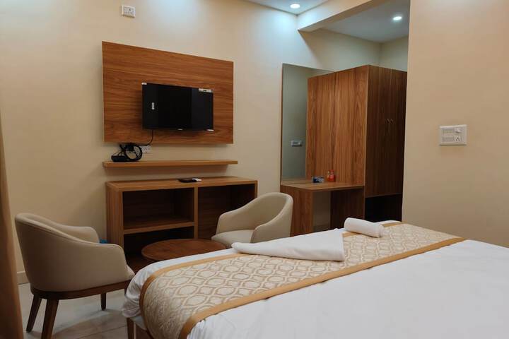 Room 3 of 16