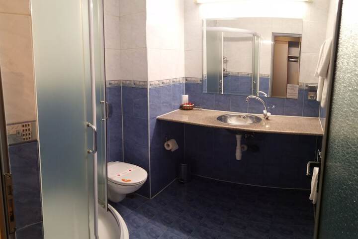 Room 20 of 38