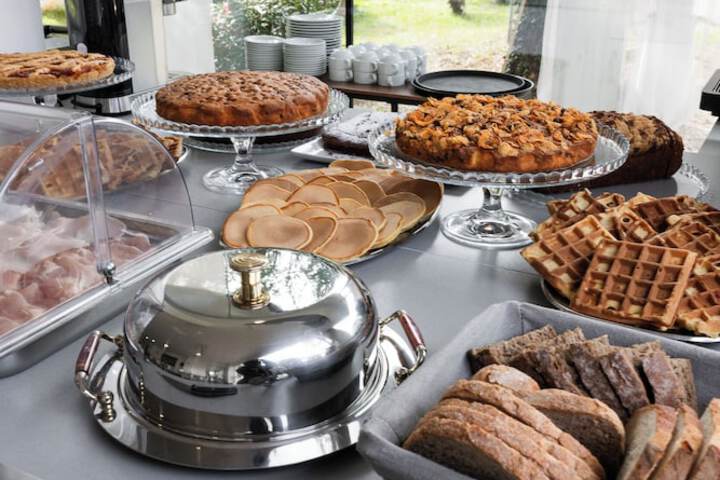 Breakfast/Coffee Service 83 of 112