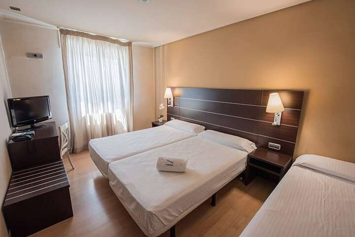 Room 10 of 34