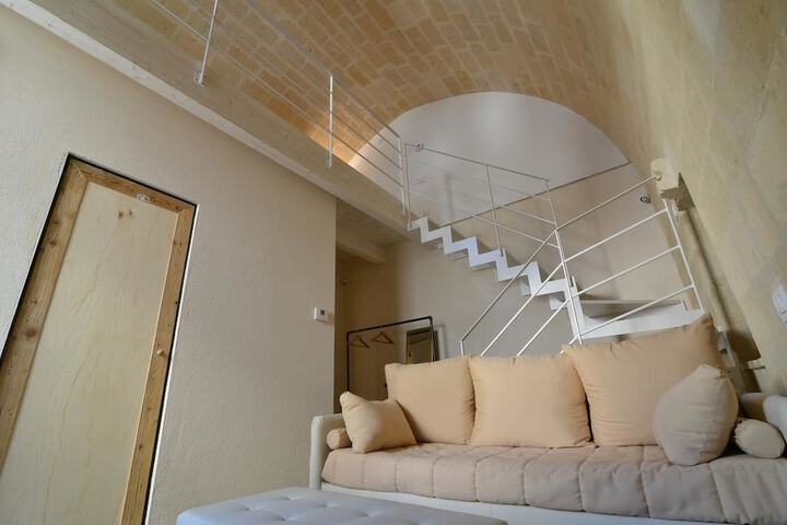 Room 9 of 25