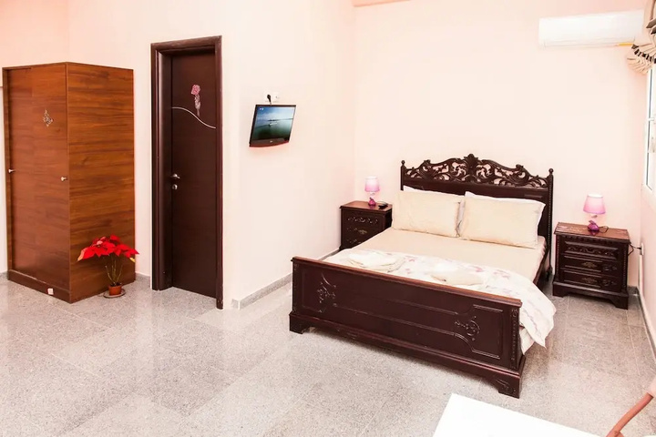 Room 3 of 10