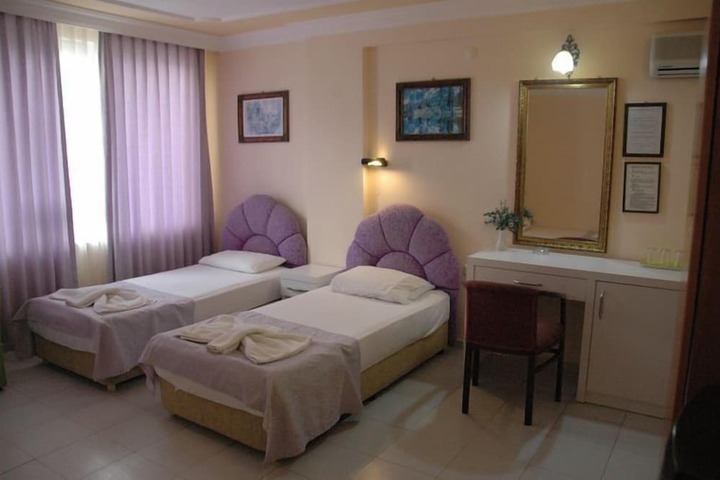 Room 8 of 43