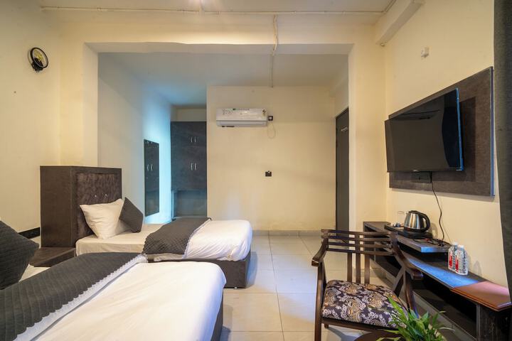 Room 12 of 29