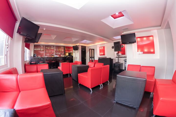 Lounge 26 of 55