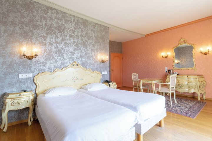 Room 28 of 99