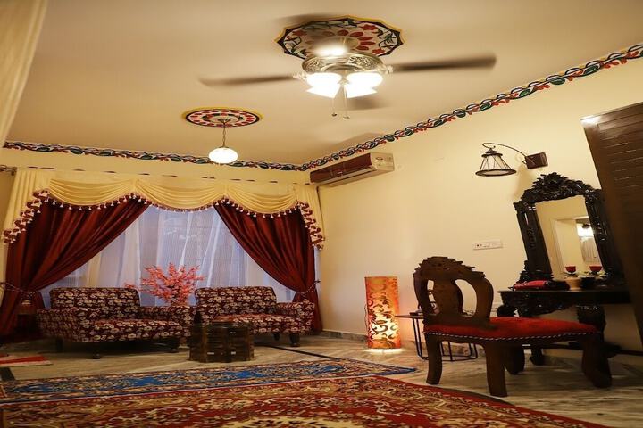 Room 8 of 84