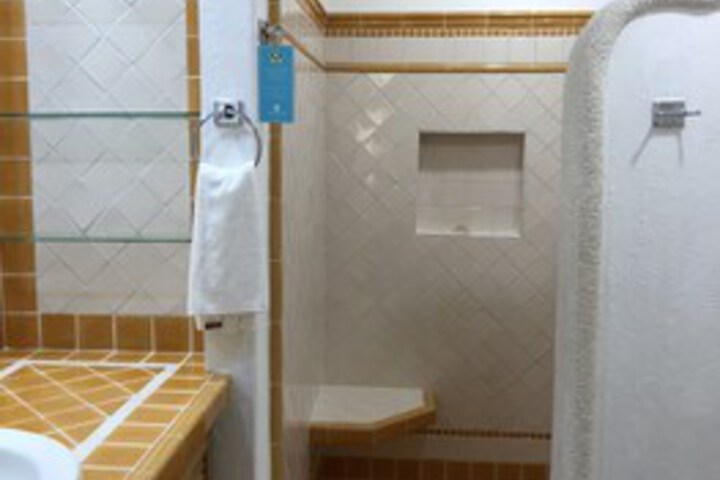 Room 4 of 18