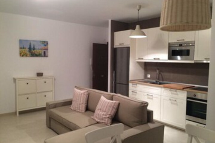 Room 3 of 12
