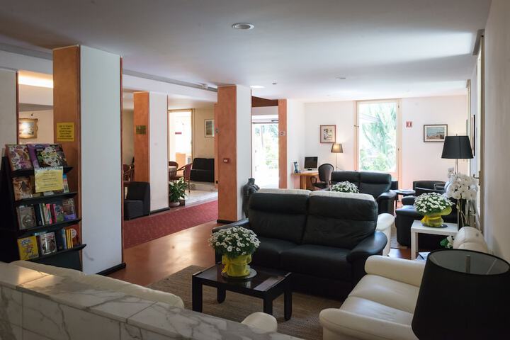 Entrance & Lobby