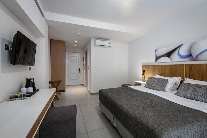 Room 15 of 48