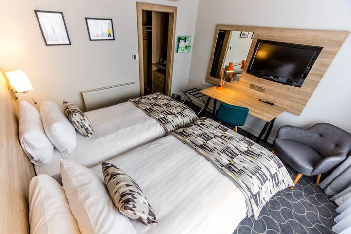 Room 17 of 210
