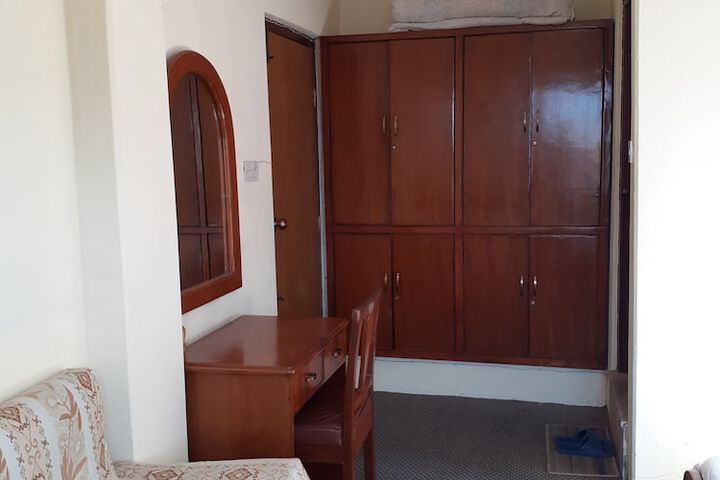 Room 11 of 34