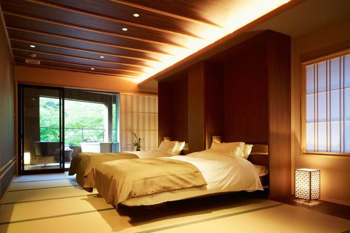 Room 12 of 30