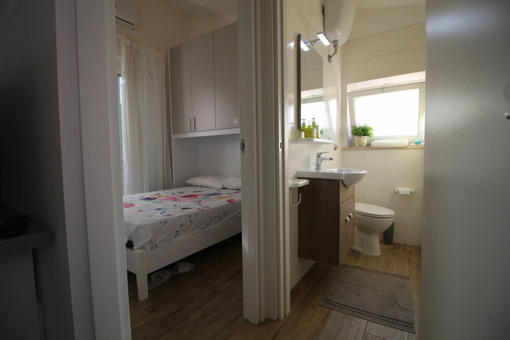 Room 6 of 15
